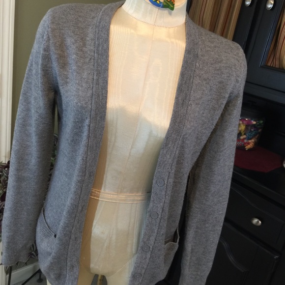 💥 Gap Gray Cardigan w/Elbow Patches Size S - Picture 2 of 7